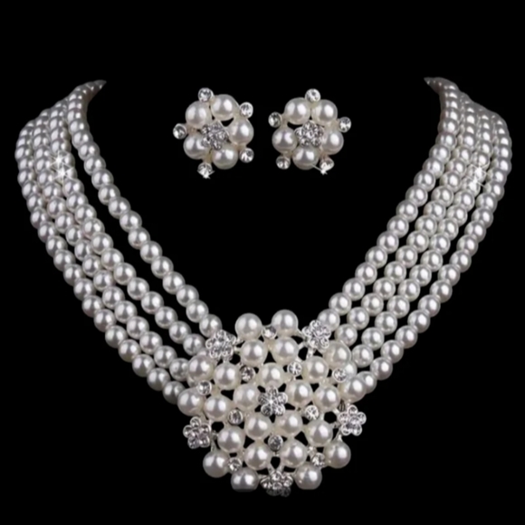 Boutique Jewelry - Elegant Pearl and Crystal Necklace Set